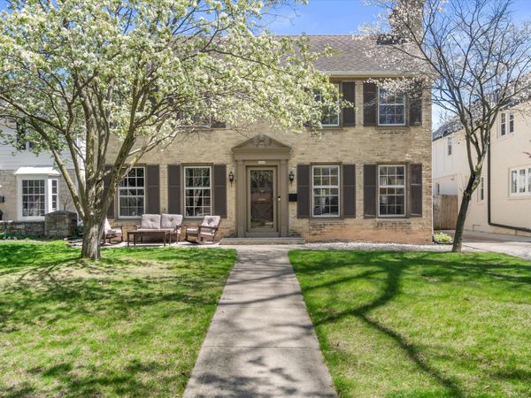 6060 N Bay Ridge Ave, Whitefish Bay, WI 53217