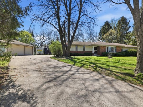 5845 S Oxford Ln, New Berlin, WI 53146
