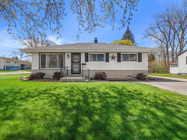 2849 Arrowhead St, Caledonia, WI 53402