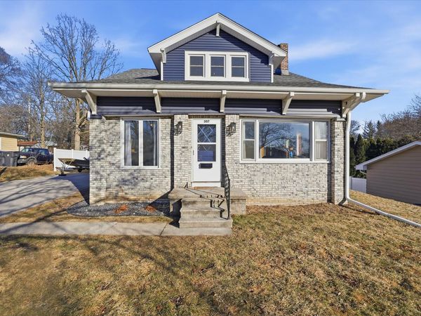 307 Jasper Ln, Waukesha, WI 53188