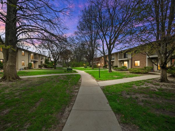 1654 S Carriage Ln, New Berlin, WI 53151