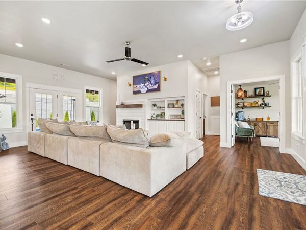 2103 NE Chaucer Street, Bentonville, AR 72712
