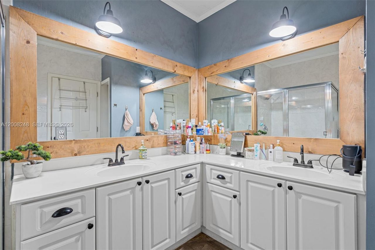 14435 NW 83rd Pl , Miami Lakes, FL 33016 Photo