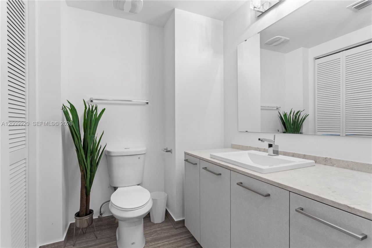 1010 Brickell Ave, Unit 4608, Miami, FL 33131 Photo