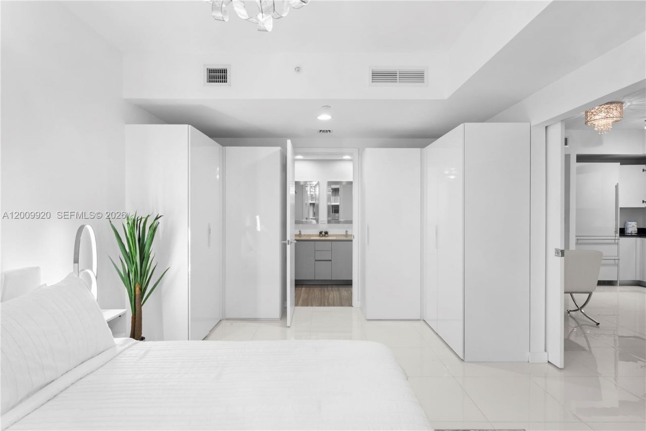 1010 Brickell Ave, Unit 4608, Miami, FL 33131 Photo