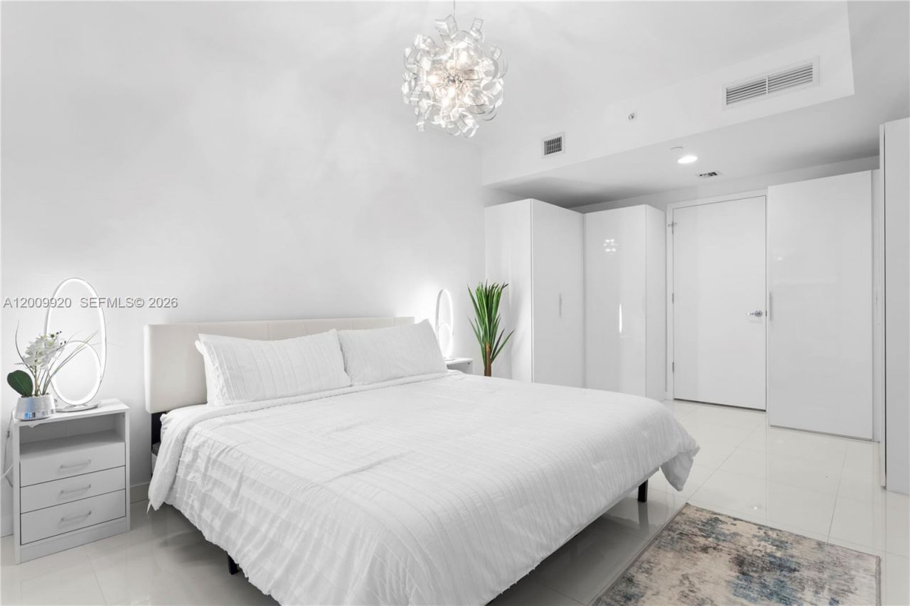 1010 Brickell Ave, Unit 4608, Miami, FL 33131 Photo