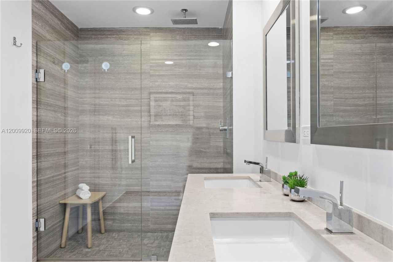 1010 Brickell Ave, Unit 4608, Miami, FL 33131 Photo
