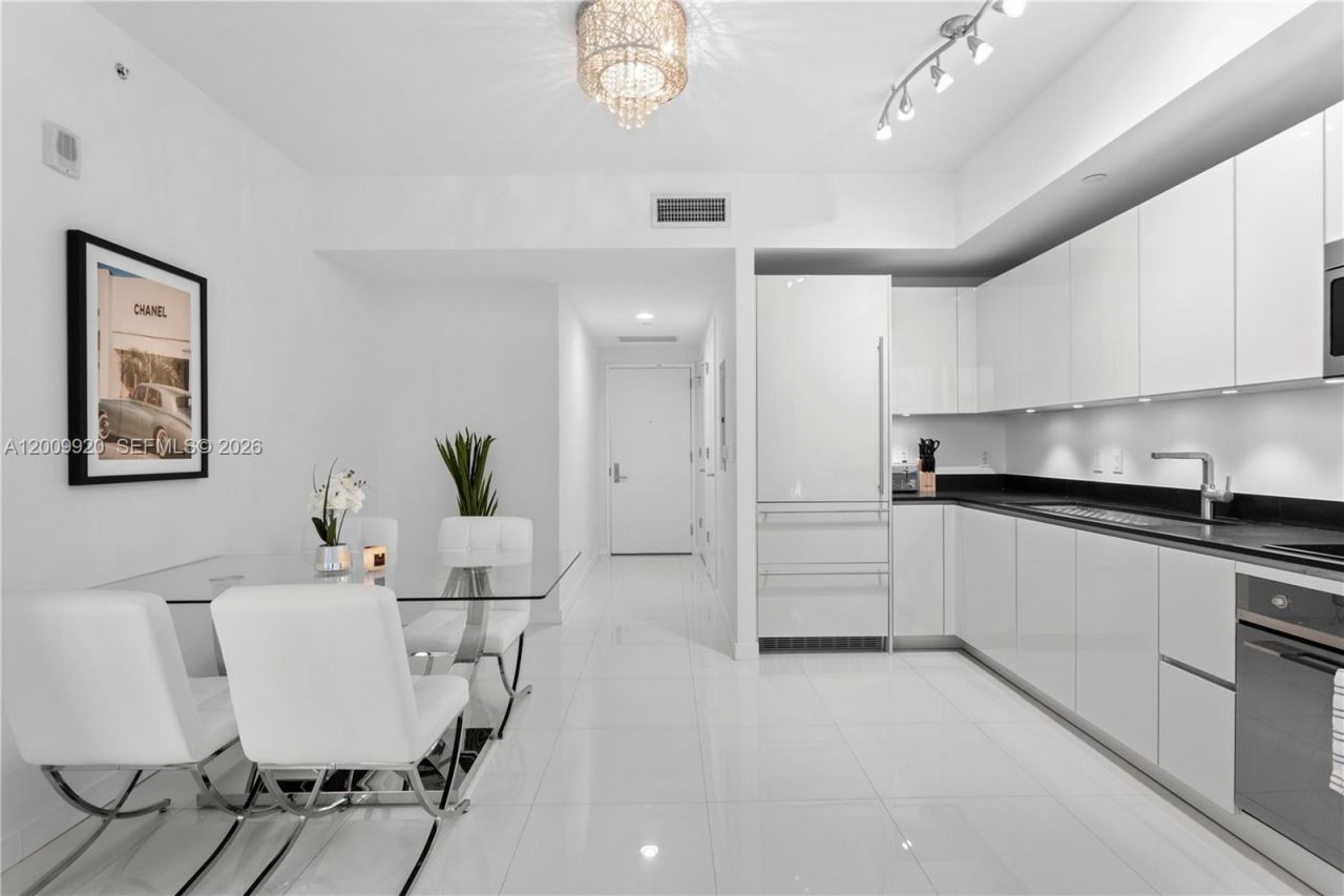 1010 Brickell Ave, Unit 4608, Miami, FL 33131 Photo