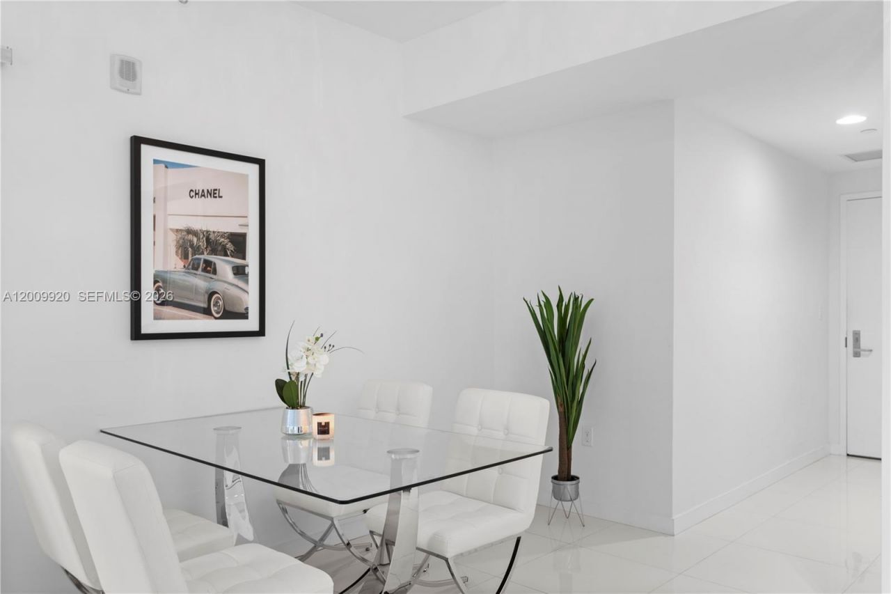 1010 Brickell Ave, Unit 4608, Miami, FL 33131 Photo