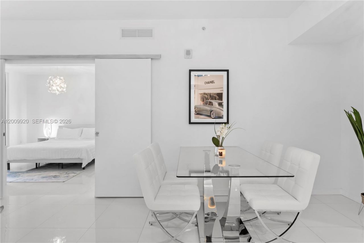 1010 Brickell Ave, Unit 4608, Miami, FL 33131 Photo