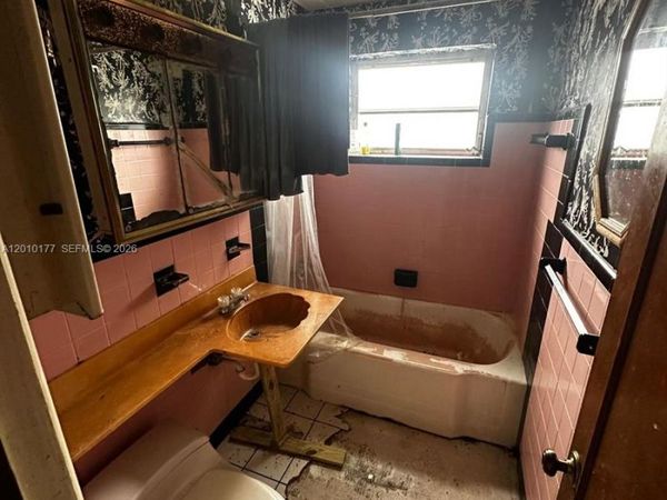 55 NE 171st Ter, North Miami Beach, FL 33162