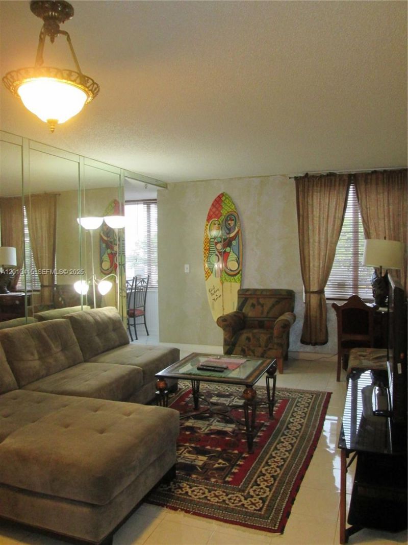 250 180th Dr , Unit 308, Sunny Isles Beach, FL 33160 Photo