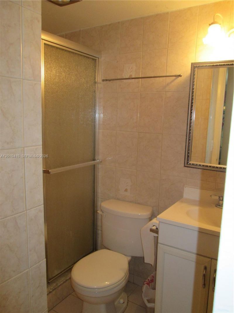 250 180th Dr , Unit 308, Sunny Isles Beach, FL 33160 Photo