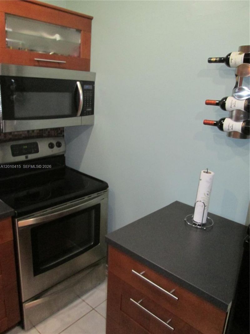 250 180th Dr , Unit 308, Sunny Isles Beach, FL 33160 Photo