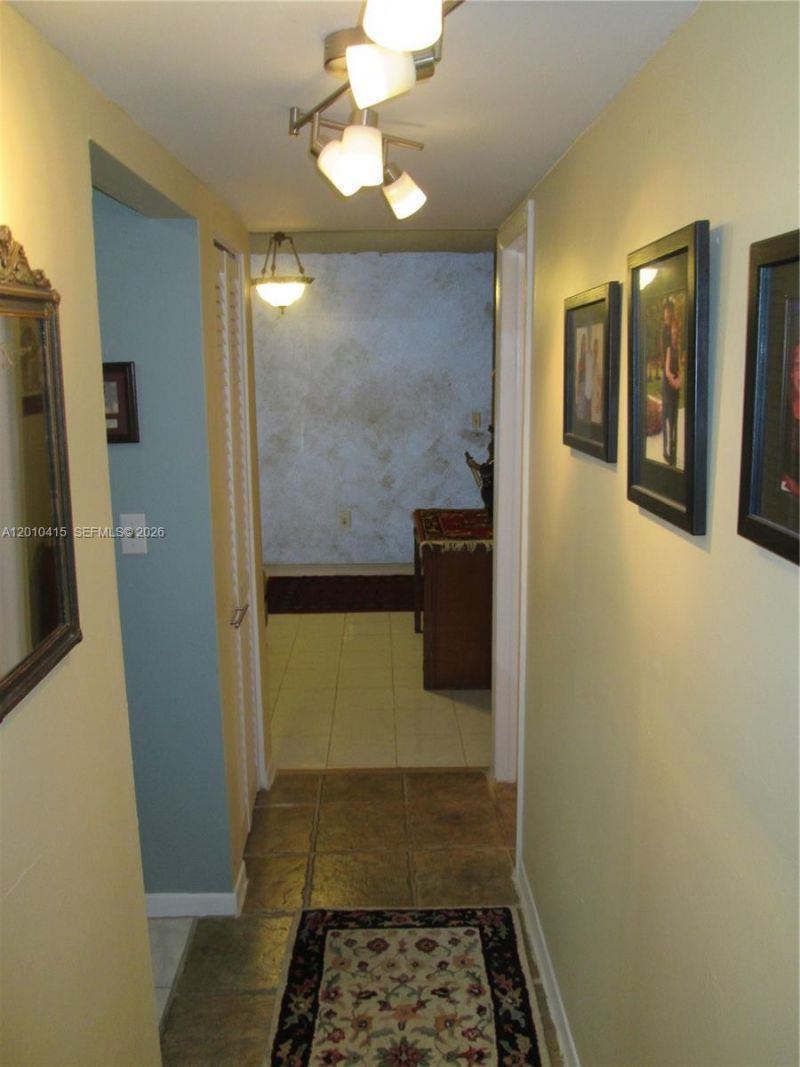 250 180th Dr , Unit 308, Sunny Isles Beach, FL 33160 Photo