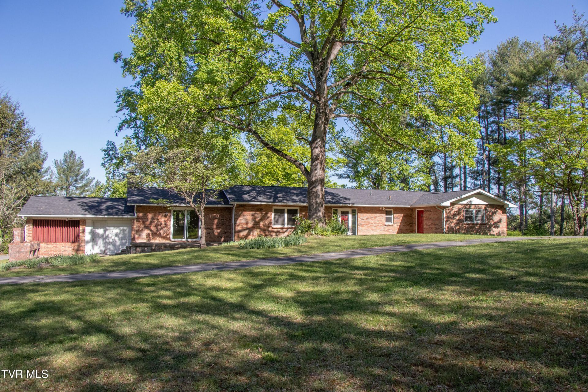 2477 Weaver Pike, Bristol, TN 37620 Main Photo