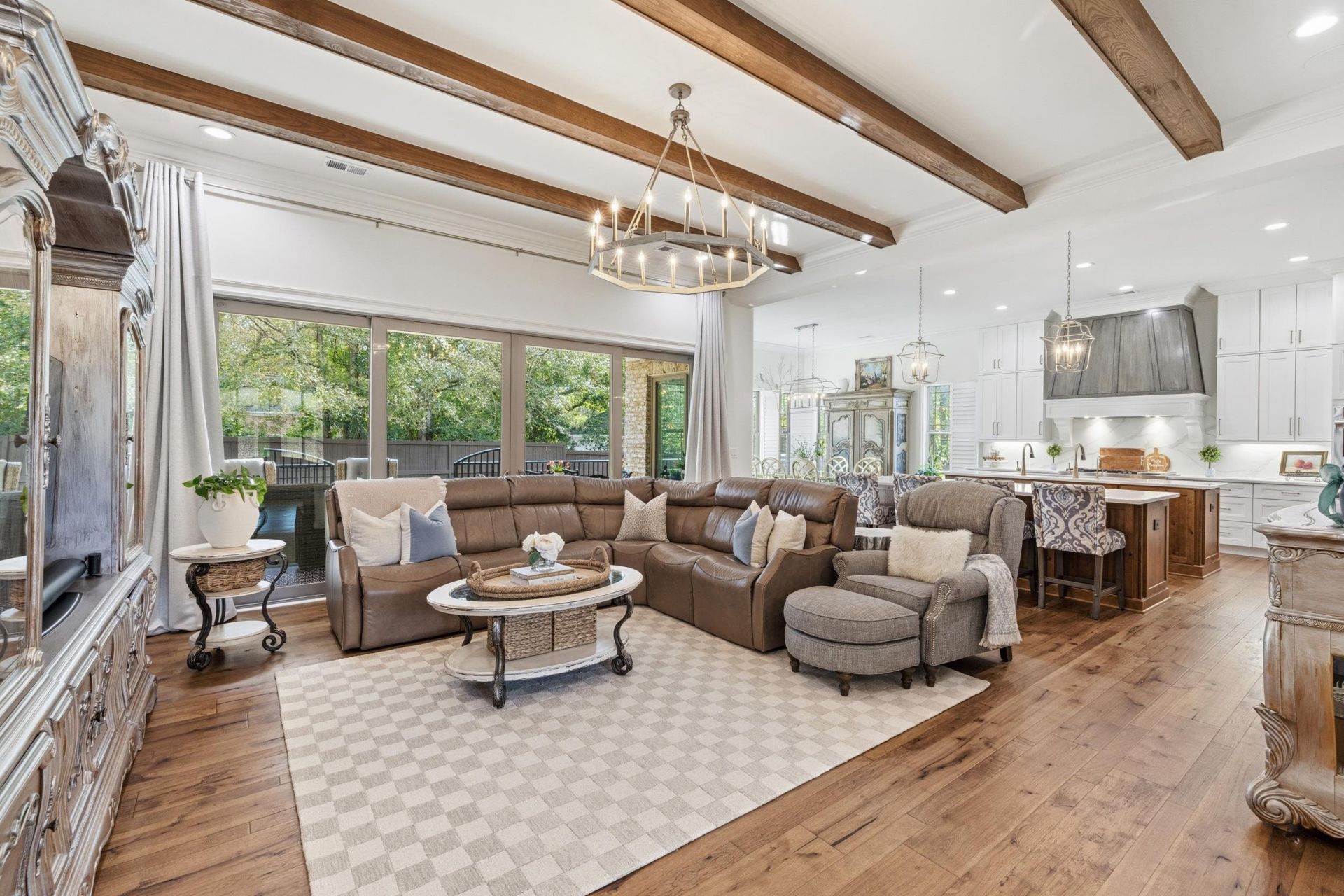 404 Club Dr. Photo 11