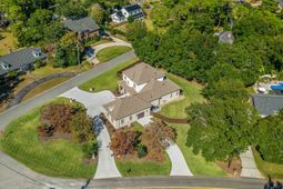 404 Club Dr. photo 4
