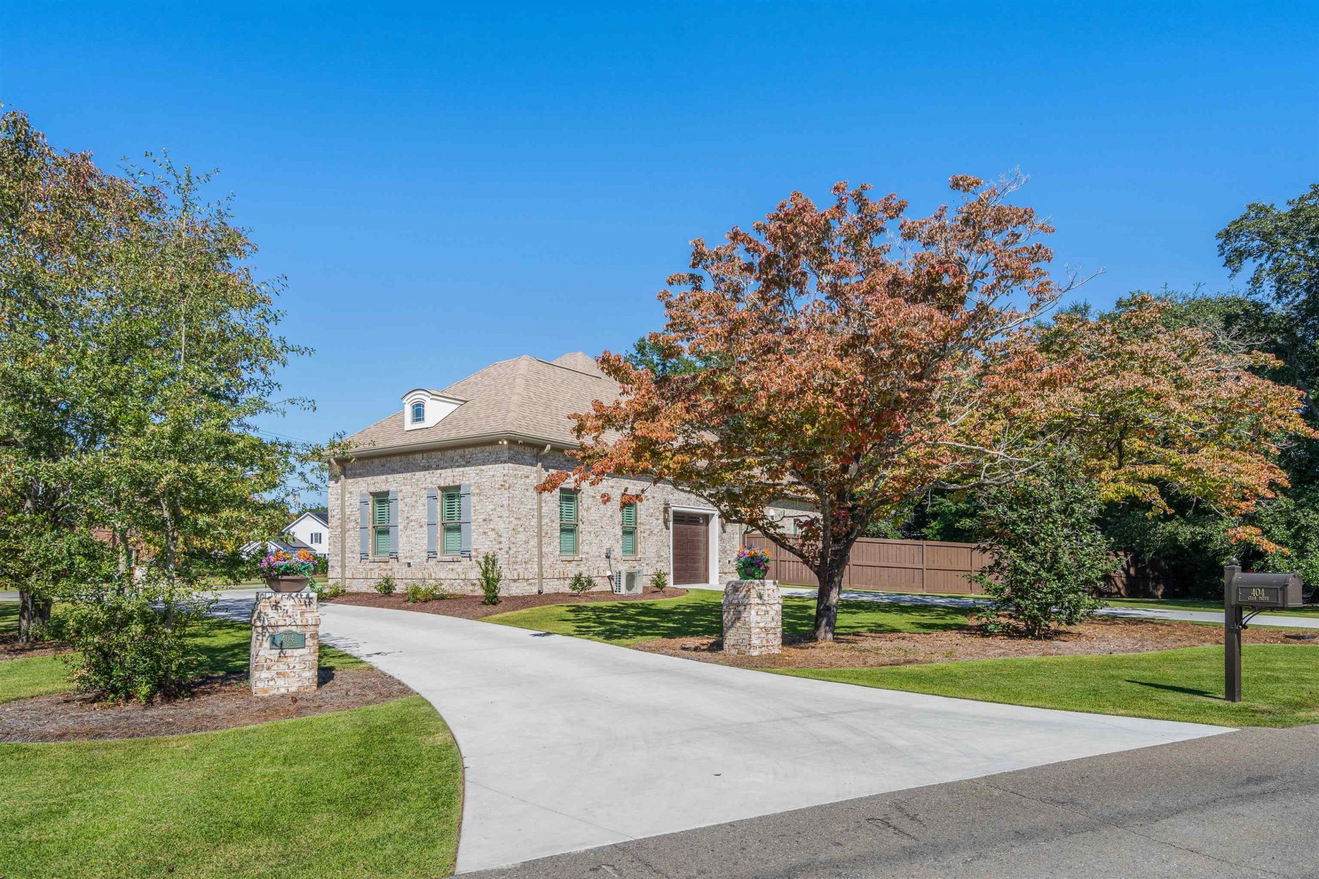 404 Club Dr. Photo 4