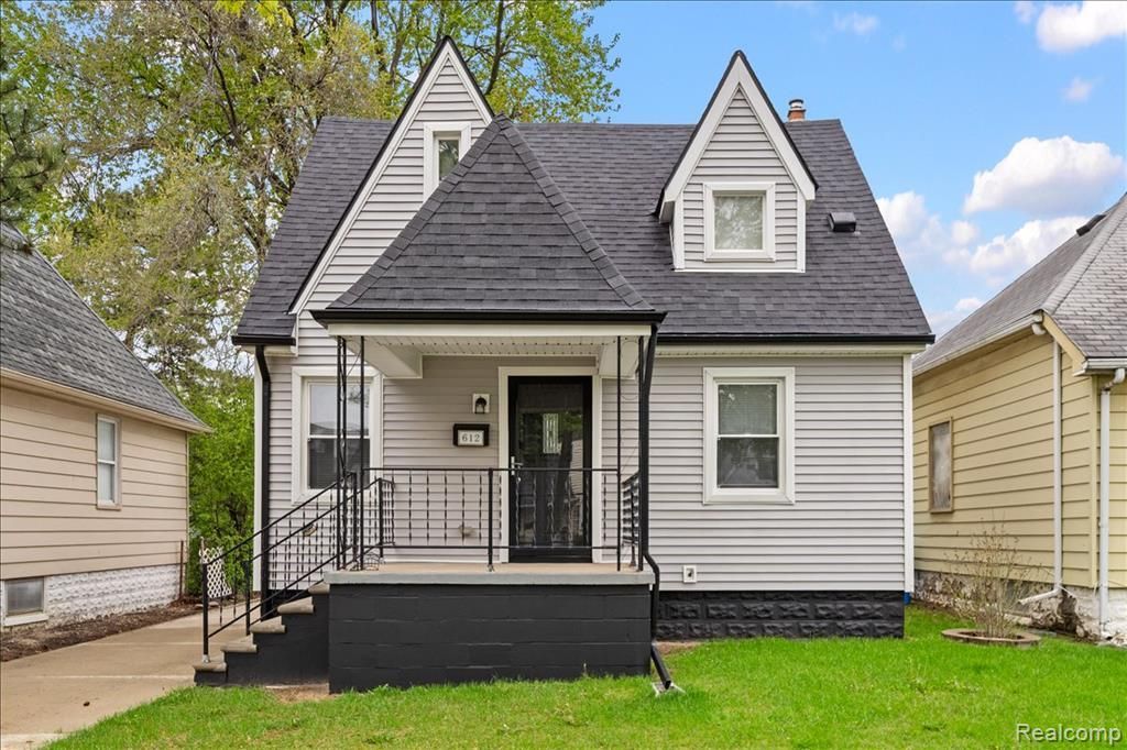 612 W Brockton Avenue, Madison Heights, MI 48071 Main Photo