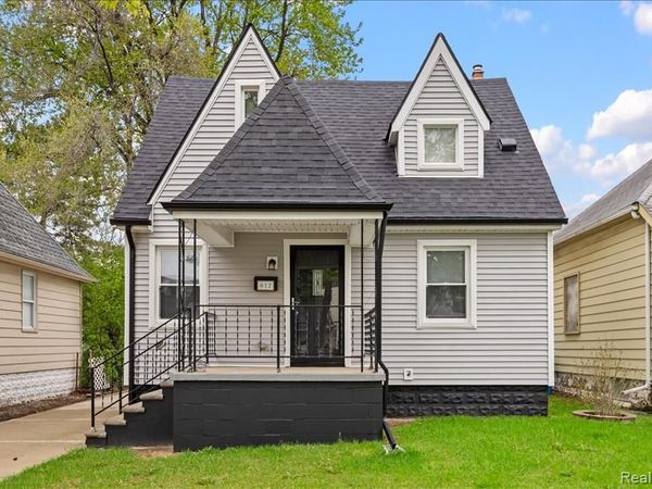 612 W Brockton Avenue, Madison Heights, MI 48071