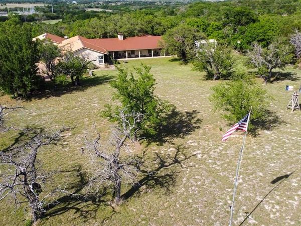 502 N Brown Street , Hamilton, TX 76531