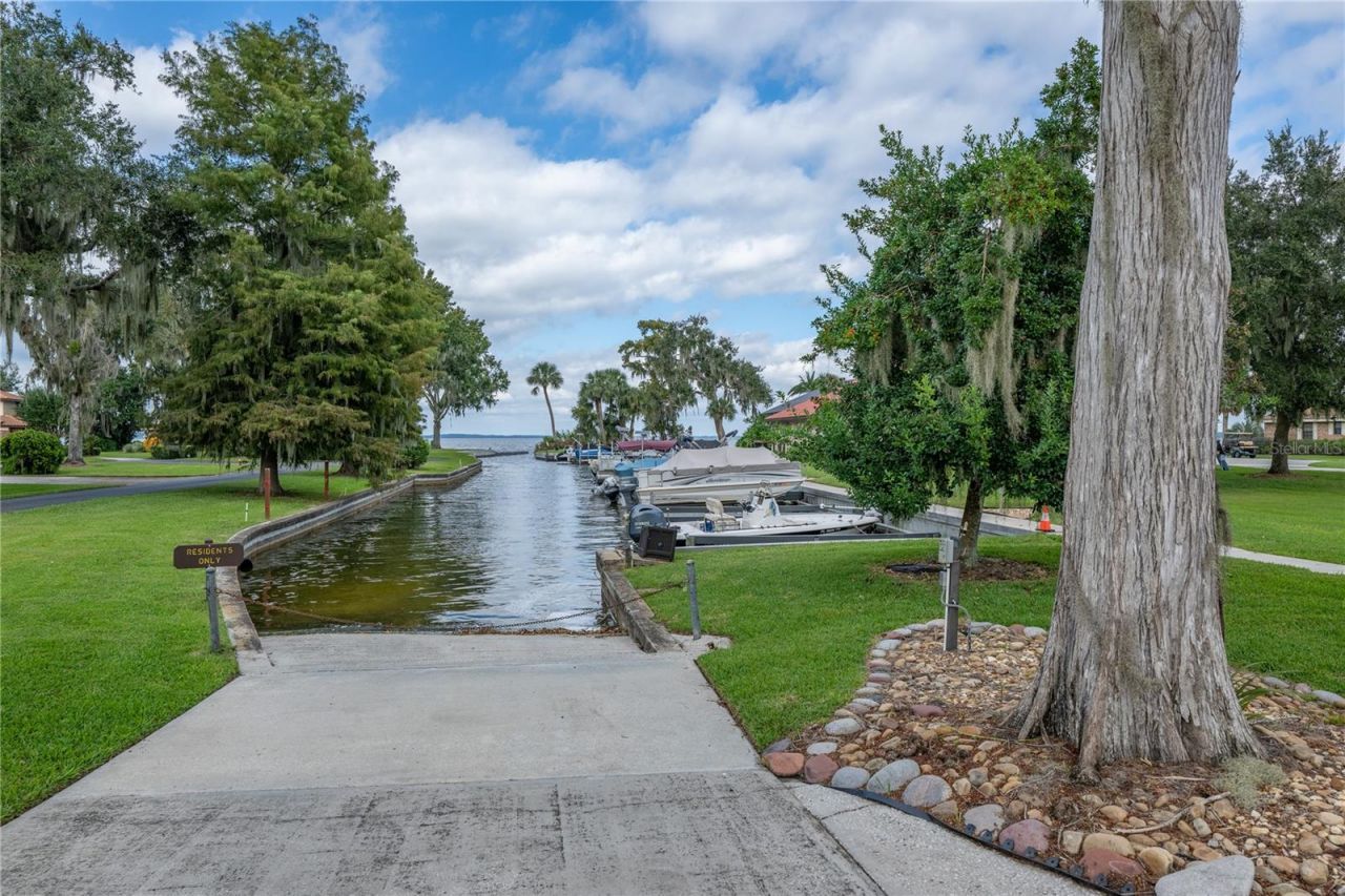 109 Waterwood Drive, Yalaha, FL 34797 Photo