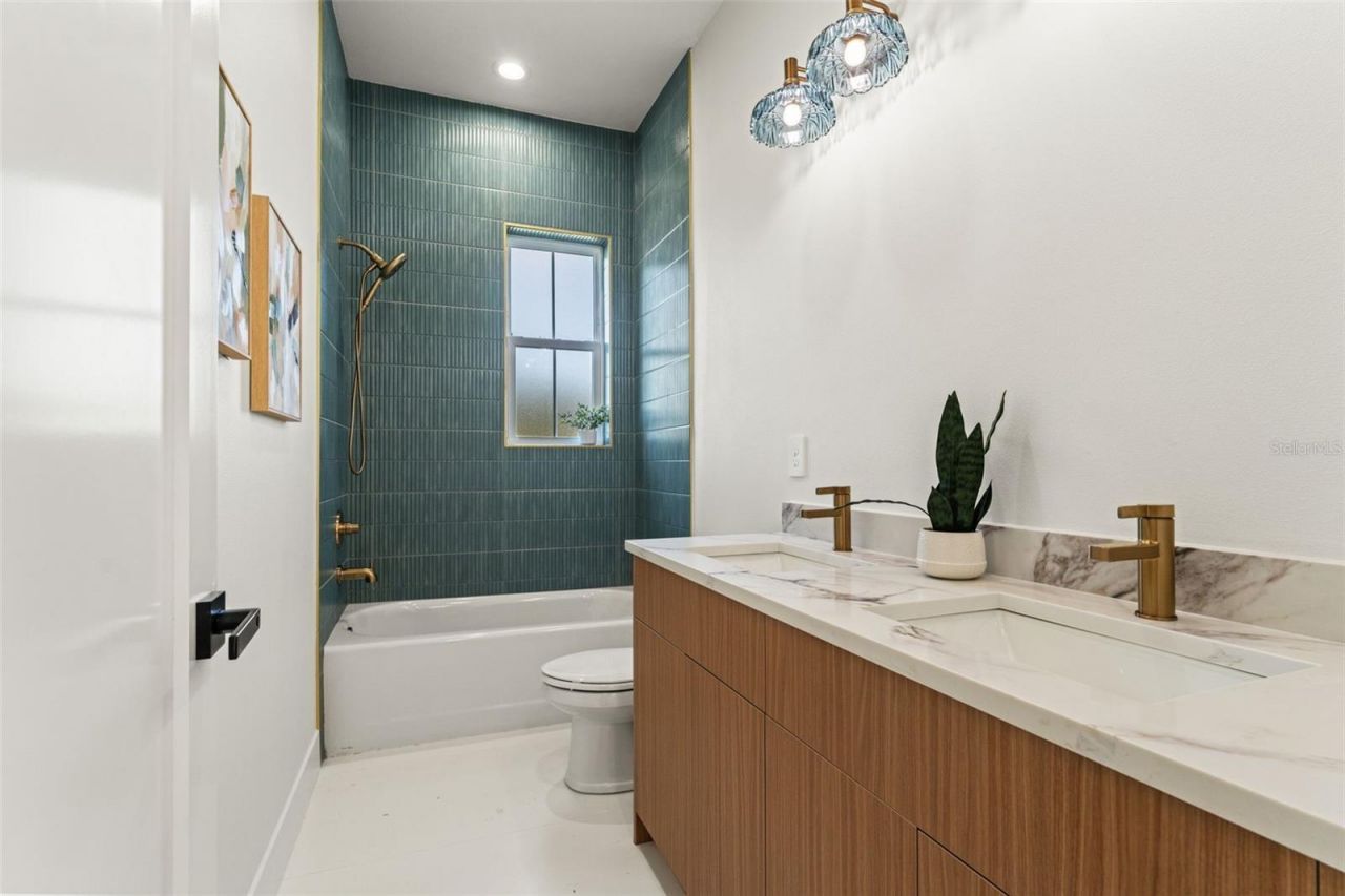 10198 Hodson Place, Seminole, FL 33776 Photo