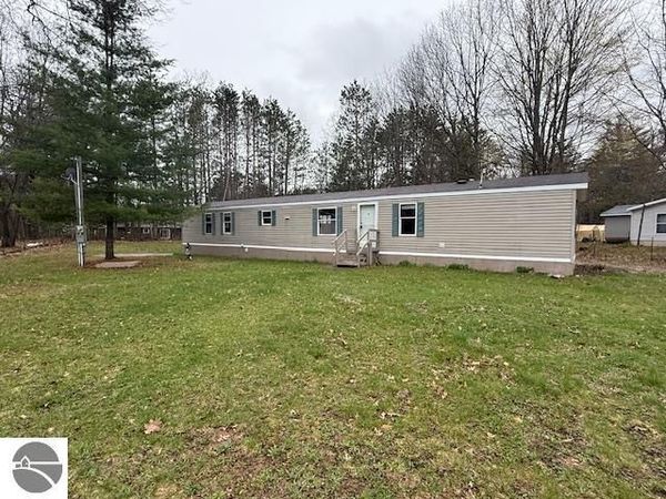 2540 39 Road S, Cadillac, MI 49601