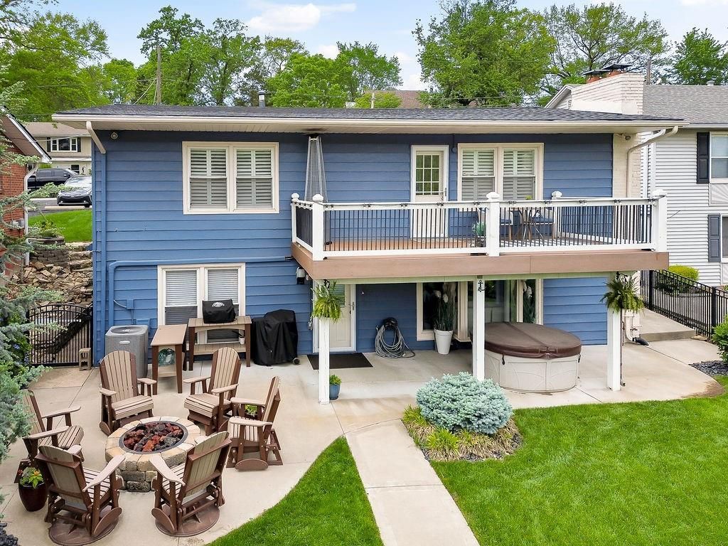 853 S Shore Drive, Lake Waukomis, MO 64151 Main Photo