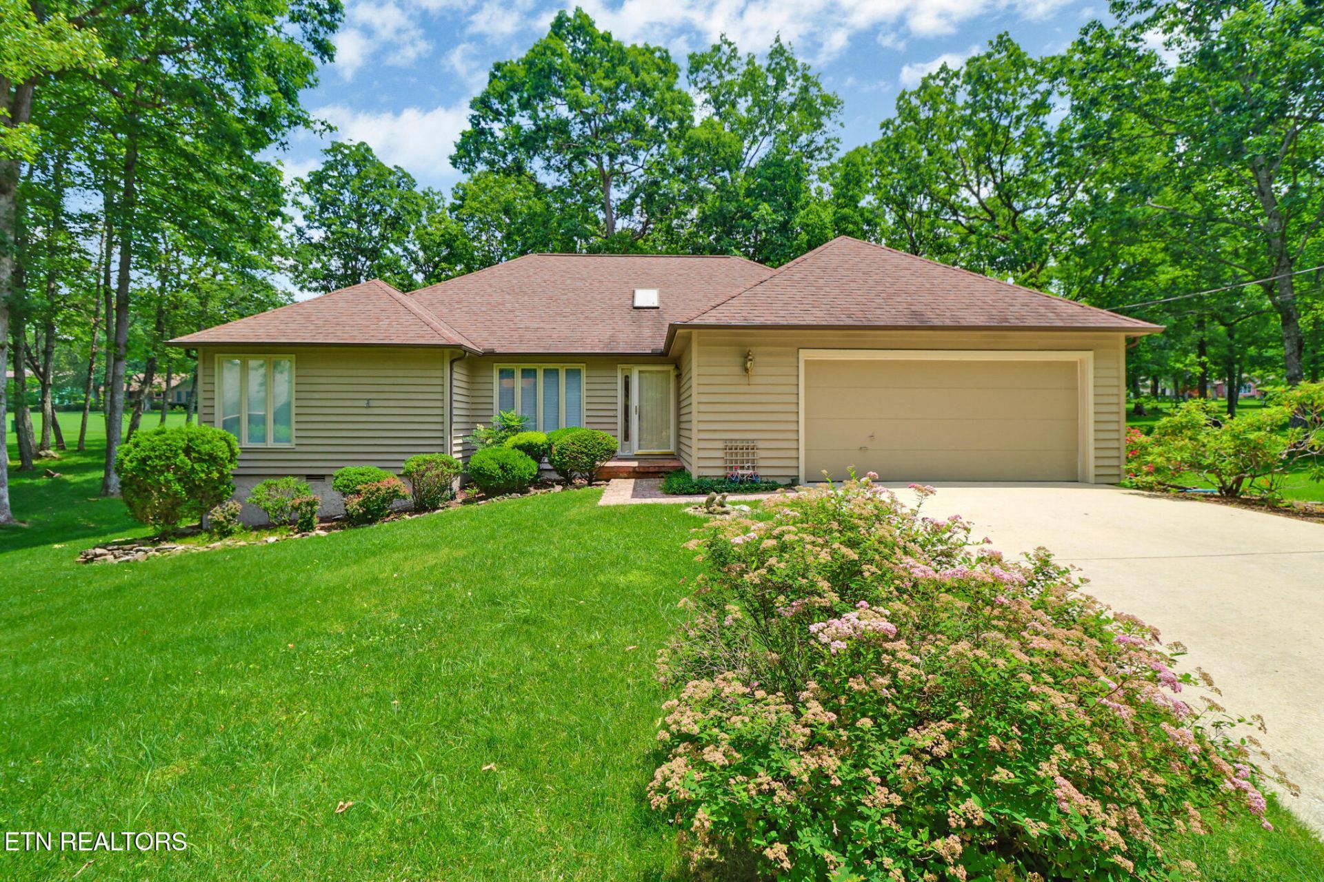 131 Snead Drive, Crossville, TN 38558 Main Photo