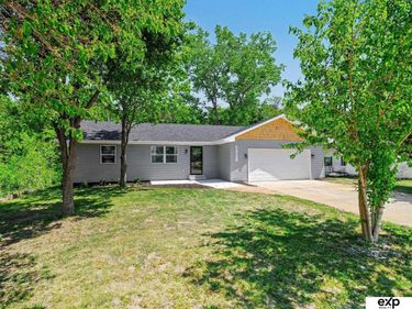 21011 Treasure Island Road, Plattsmouth, NE 68048