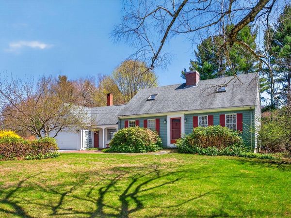 16 Mast Road, Falmouth, ME 04105