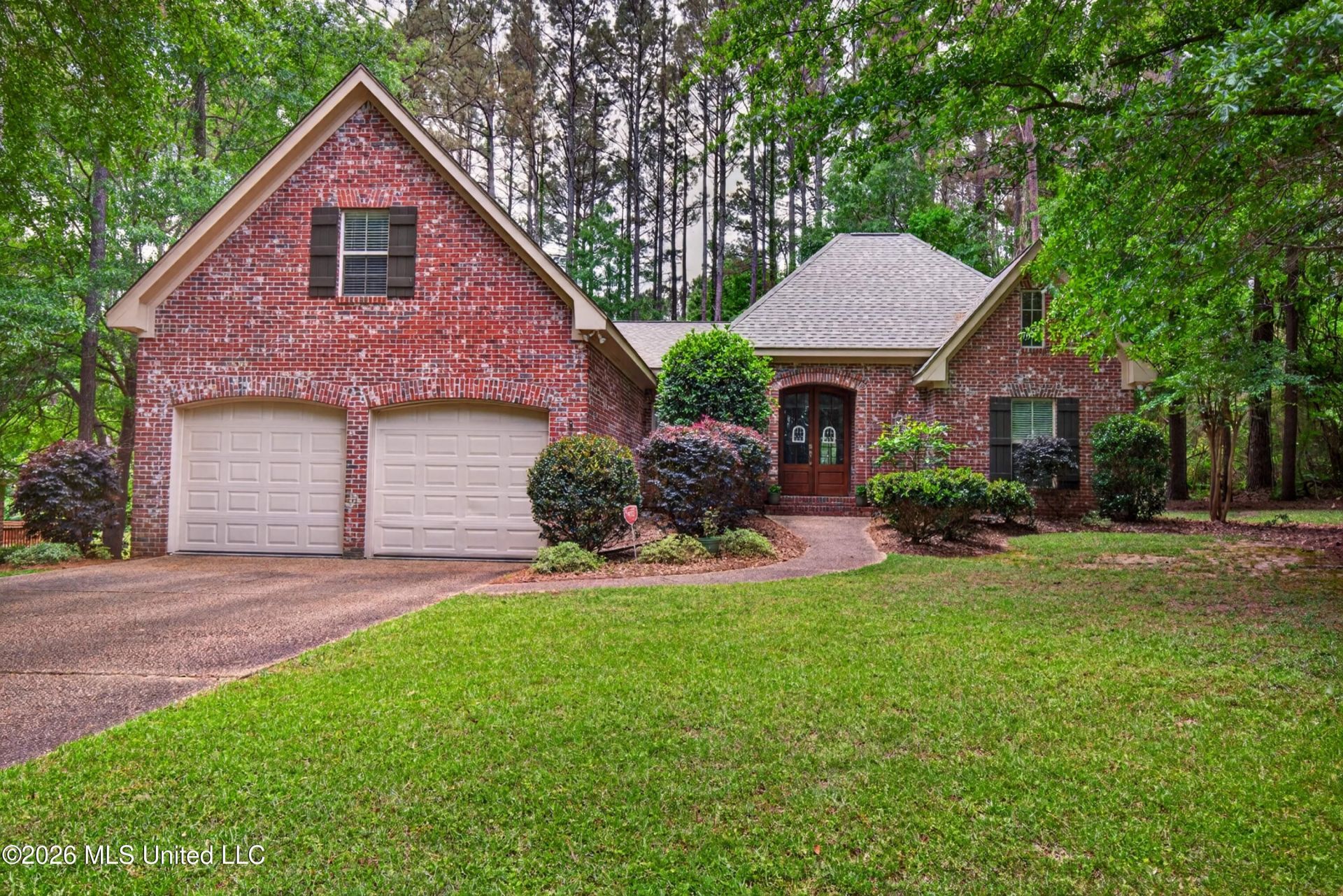 37 Cedarow, Hattiesburg, MS 39402 Main Photo