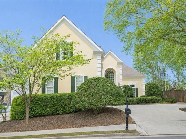 1058 Oakpointe Place, Dunwoody, GA 30338