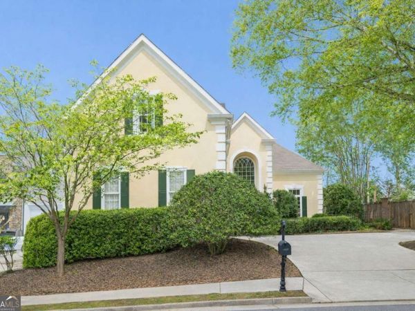 1058 Oakpointe Place, Dunwoody, GA 30338