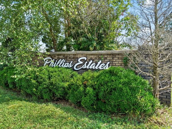 4492 Crossroads Dr , Clarksville, TN 37040