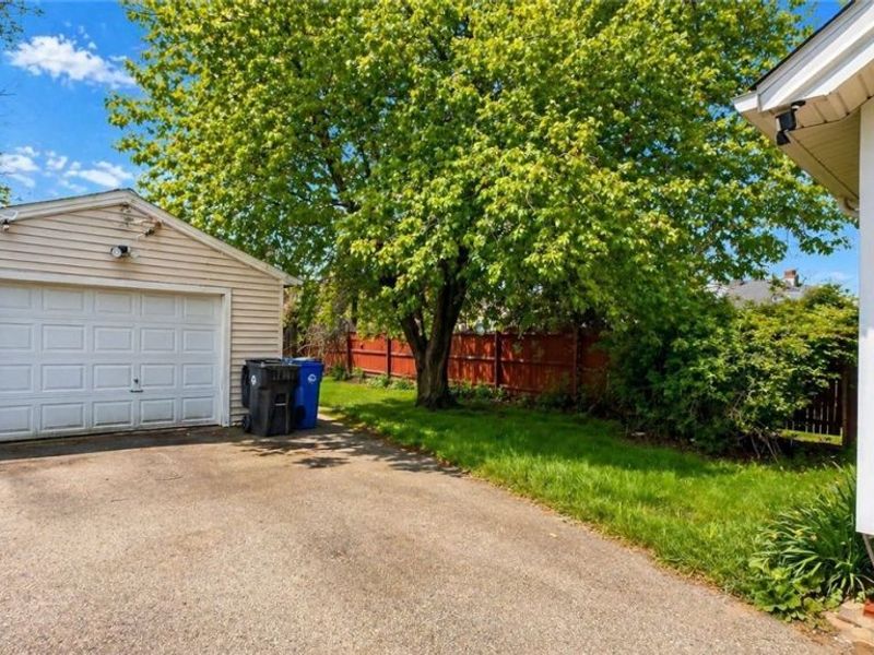 15002 Upton Avenue, Cleveland, OH 44110 Photo 4