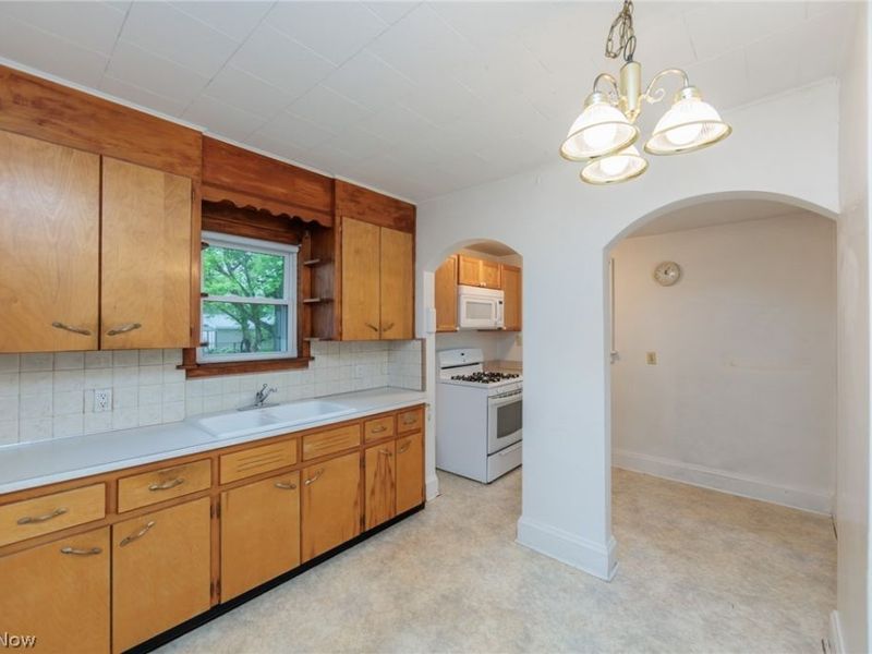 983 Dan Street , Akron, OH 44310 Photo 15