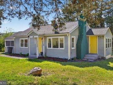 48 BOWMAN LANE , FORT VALLEY, VA 22652