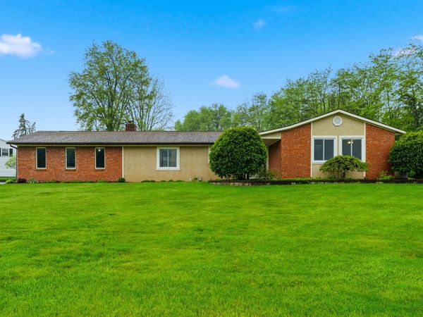 2500 W Choctaw Drive , London, OH 43140