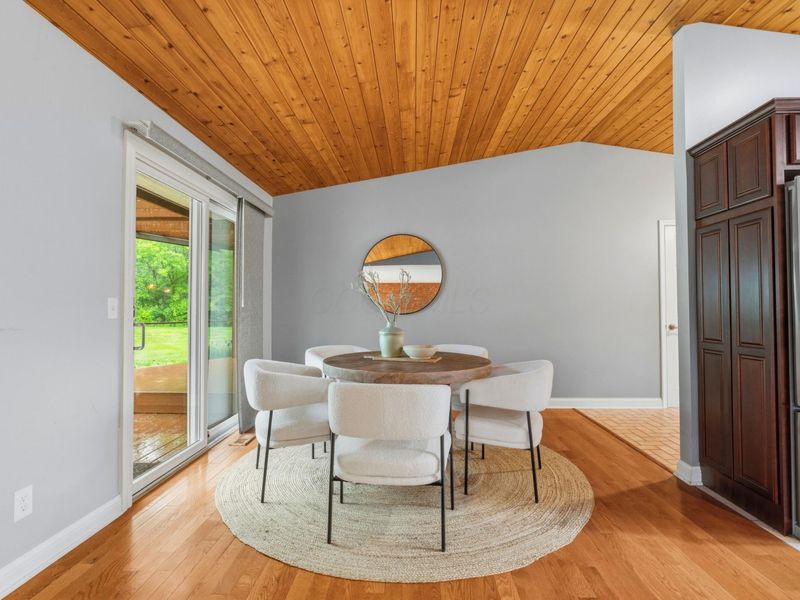 2500 W Choctaw Drive, London, OH 43140 Photo 12