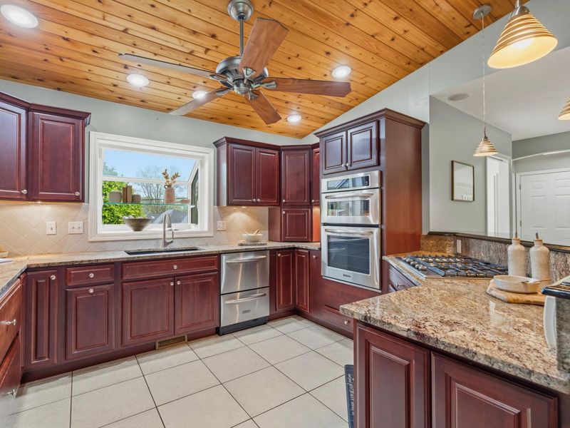 2500 W Choctaw Drive, London, OH 43140 Photo 14