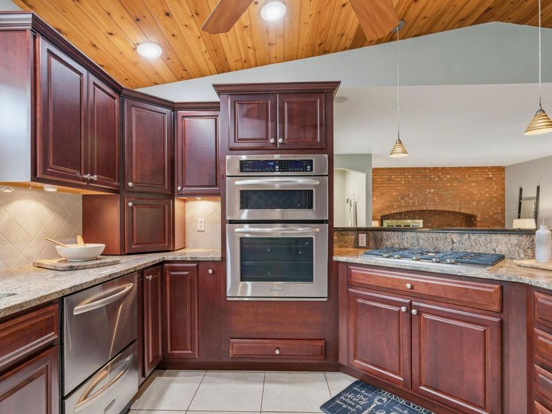 2500 W Choctaw Drive, London, OH 43140 Photo 17