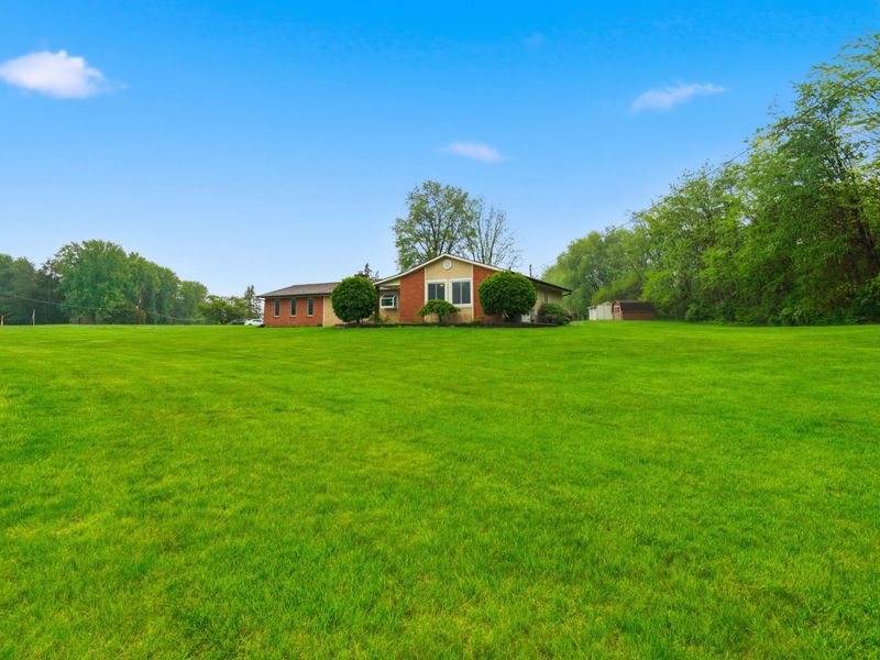 2500 W Choctaw Drive, London, OH 43140 Photo 2