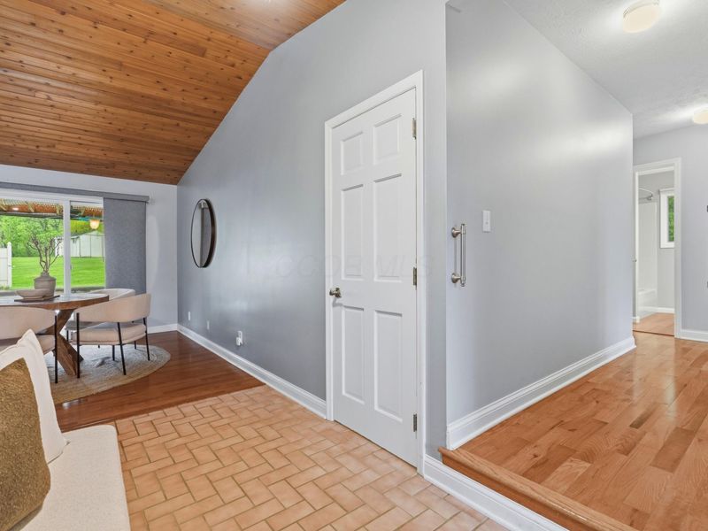 2500 W Choctaw Drive, London, OH 43140 Photo 27