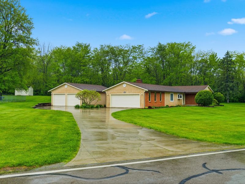 2500 W Choctaw Drive, London, OH 43140 Photo 3