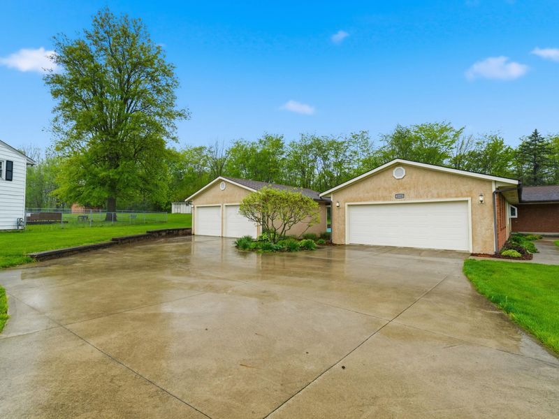 2500 W Choctaw Drive, London, OH 43140 Photo 4