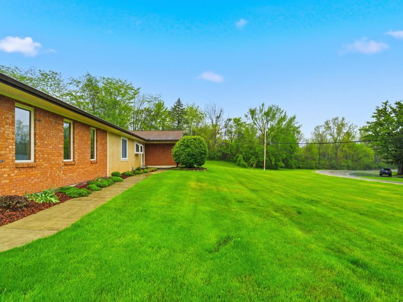 2500 W Choctaw Drive, London, OH 43140 Photo 5
