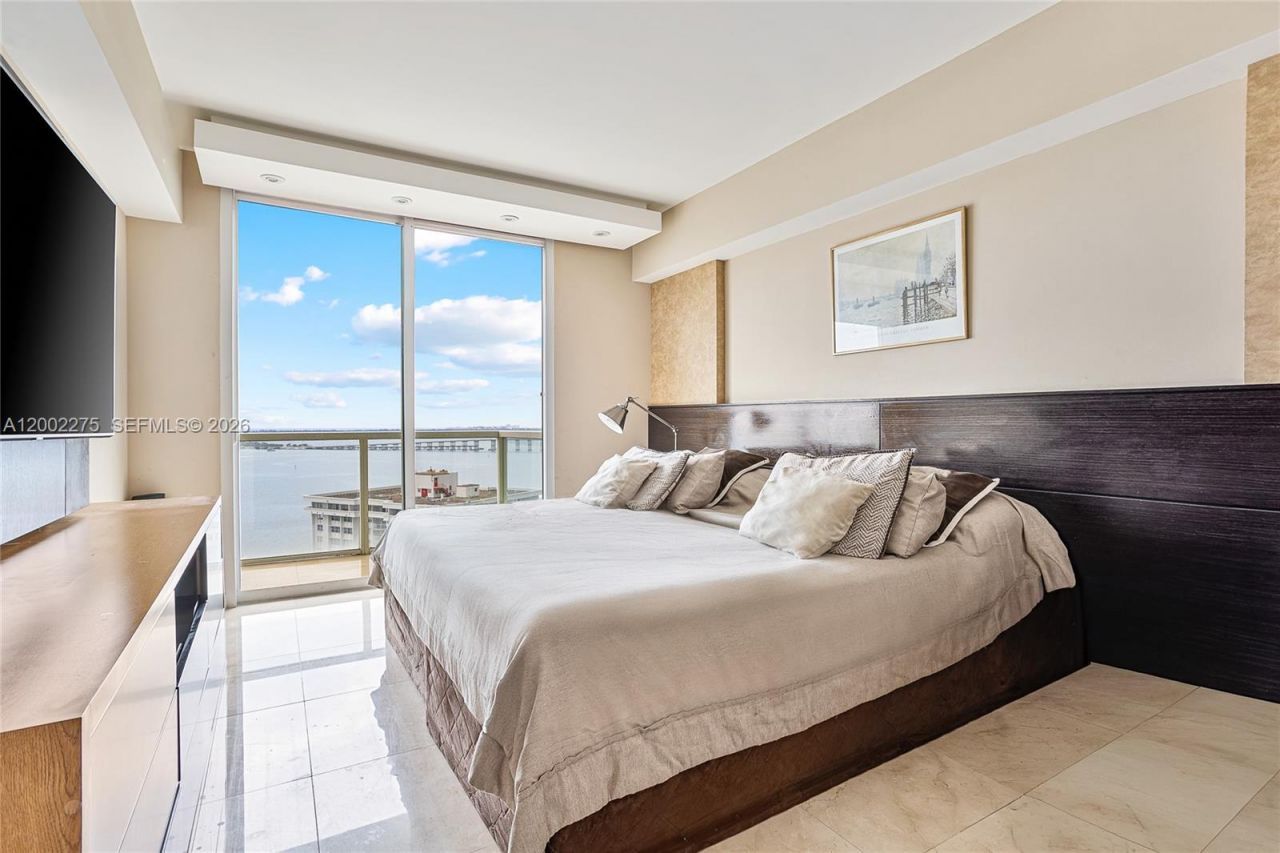 218 SE 14th St , Unit 2105, Miami, FL 33131 Photo